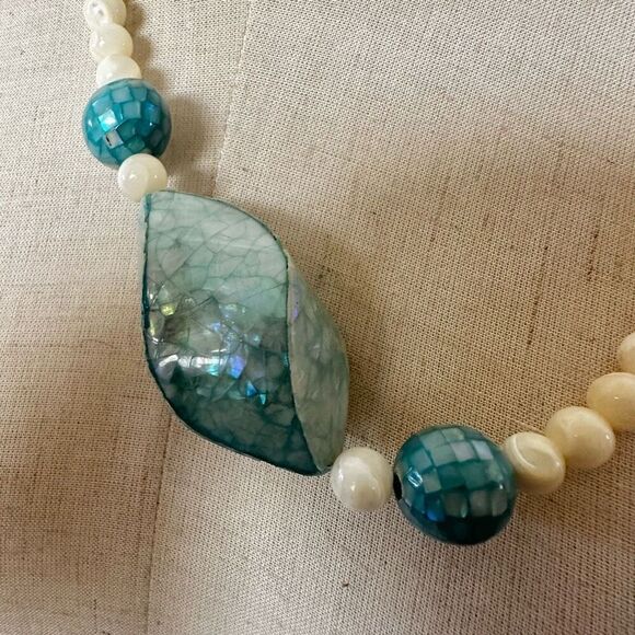 Karla Jordan mother of pearl cream  and blue asymmetrical necklace - Picture 11 of 14